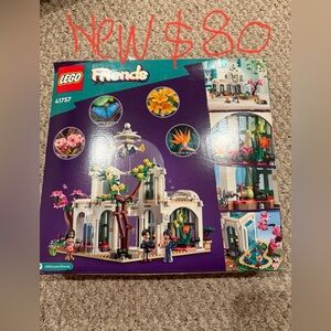 LEGO Friends Vibrant Botanical Display